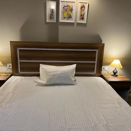 Risal Home Stays เกรทเตอร์นอยดา ภายนอก รูปภาพ