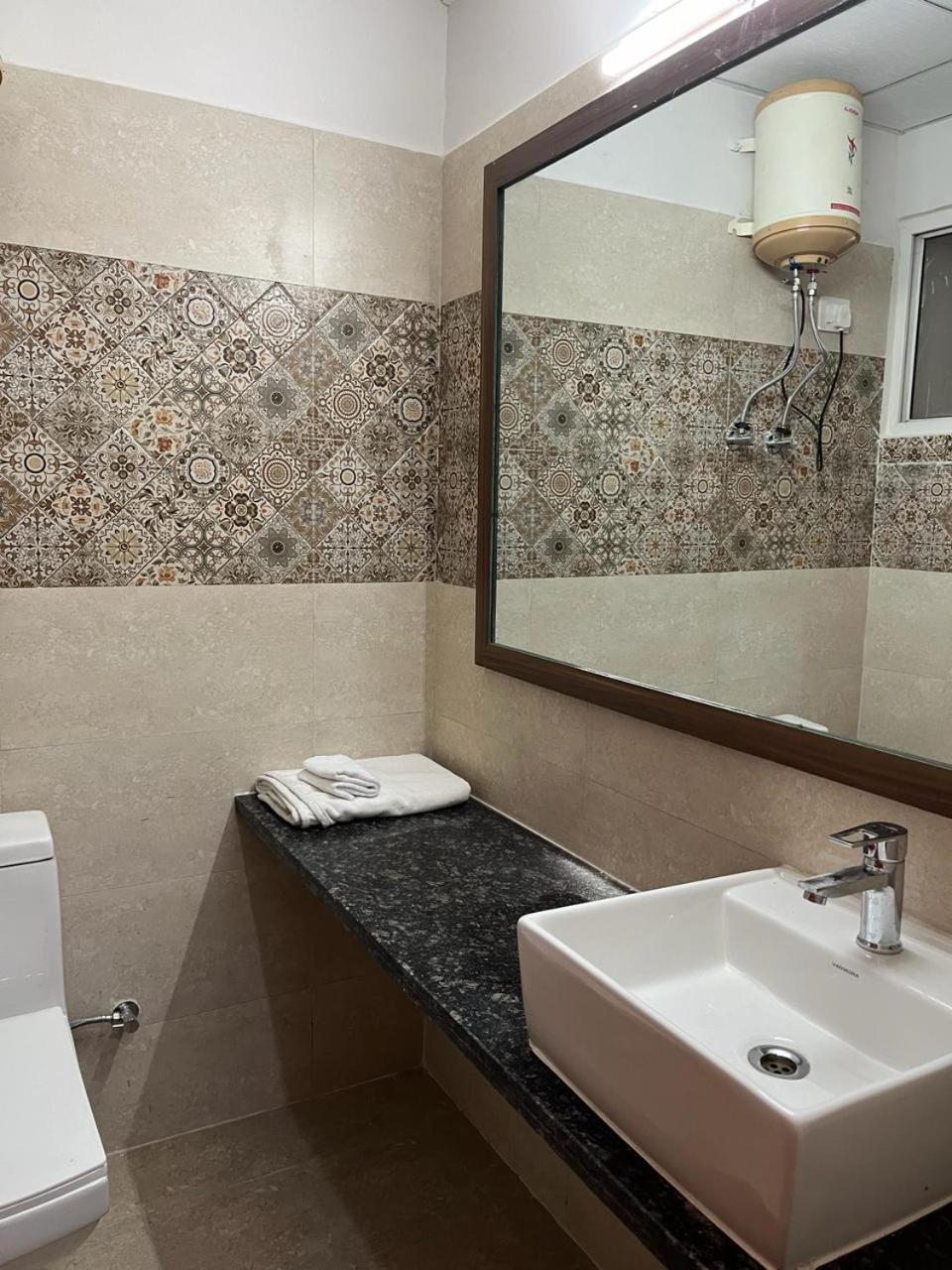Risal Home Stays เกรทเตอร์นอยดา ภายนอก รูปภาพ